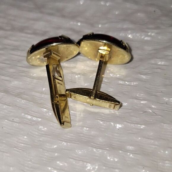 A Vintage Pair of Red Glass Men's Cufflinks Gold Tone Formal Accessories - Picture 3 of 9
